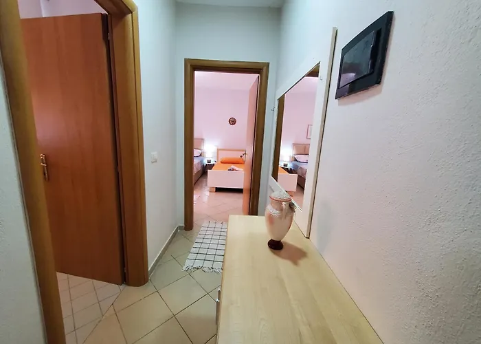 1+1 Plazh 公寓 Durrës